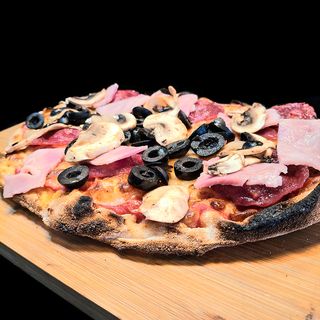 Pizza Cuatro Estaciones (Masa Artesanal)