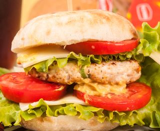 Пилешки бургер 