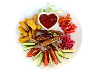 Ковбаски з телятини - гриль з овощами та соусом "сацебелі" (0.37kg)