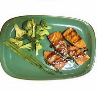 Salmón a la plancha con salsa teriyaki