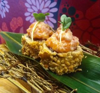 Special hosomaki salmon