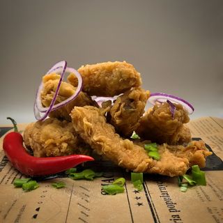 Chicken box + 200g frytek + sos