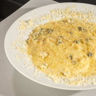 სპაგეტი 4 ყველით