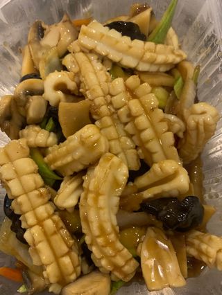 82. Калмари с бамбук и гъби (550гр)