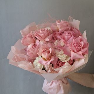 Buchet cu 19  trandafiri ”Imbratisare Roz”