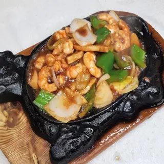 Gambas sobre bandeja quemada
