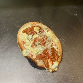 Brusqueta De Bolognesa (27 cm.)