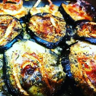 Berenjena al horno gratinada con queso de cabra