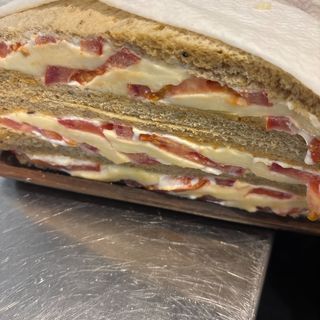 Tramezzino pomodoro e mozzarella