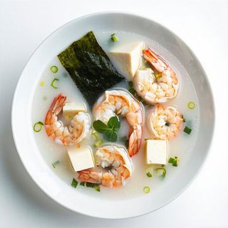 Zuppa di miso bianco con gamberi