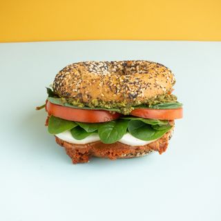 Bagel De Caprese