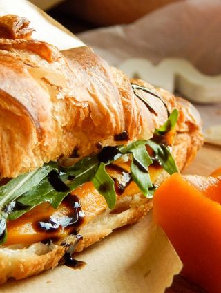 Круасан з печеним гарбузом та прошуто (120г)