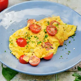 Omelette Au Tomates & Batbout
