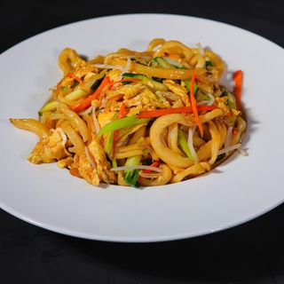 Ramen freschi fatti a mano saltati (verdura e uova)