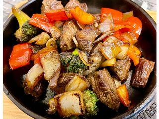 Сковорідка з телятини з овочами (250г)