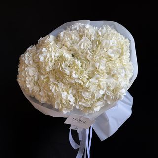9 білих гортензій