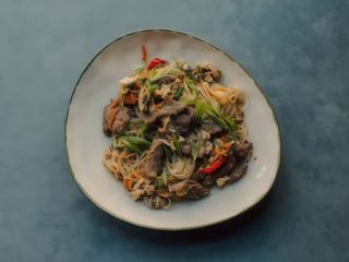 Смажена фунчоза локшина з овочами та додатками на вибір (350g)