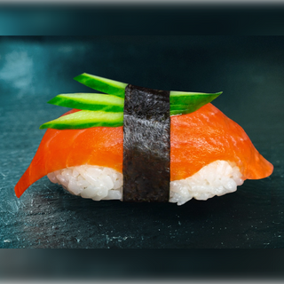 Суші з лососем та огірком (1шт/38г)