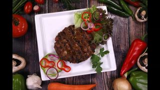 Гурманска плескавица с бекон и кашкавал (250г)