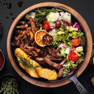 Патешки бон филета с гъби, печен картоф, микс зелени салати (400г)