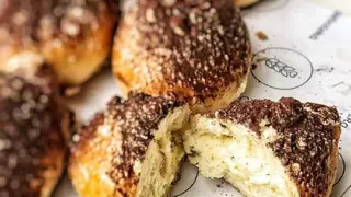 Bułeczka z nadzieniem mascarpone