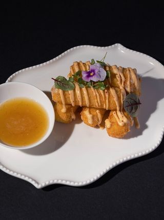 Cheese sticks with honey sauce 