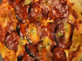 Pizza Spicy Salami and Gorgonzola XL Ø 32cm