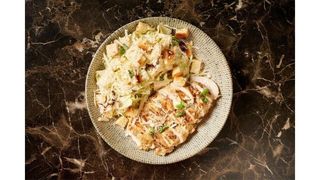 Salată caesar cu pui