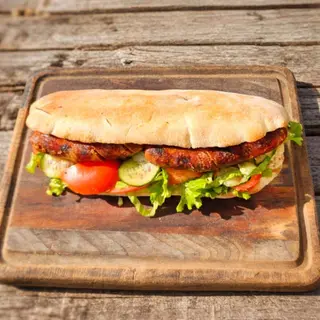 Domaća kobasica sa sirom + pomfrit + Coca-Cola