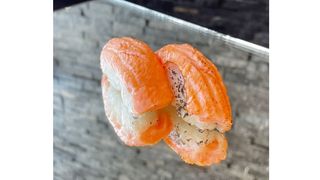 Nigiri opiekany łosoś 1 szt