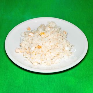 Riso con seppia gamberi e surimi di granchio