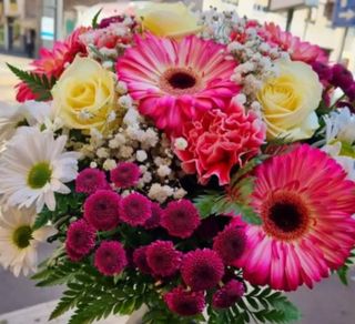 Bouquet fiori colorati di stagione