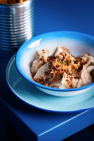 Wonton di maiale con Sichuan chili oil e salsa al sesamo 8 pezzi