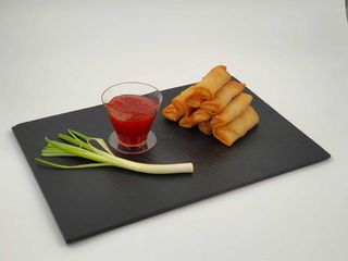 Pachețele de primăvară cu sos Sweet Chilli