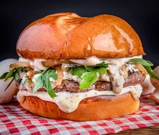 Swiss Fungi Burger + Frites + Boisson