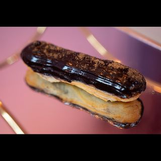 Eclair cu ciocolata
