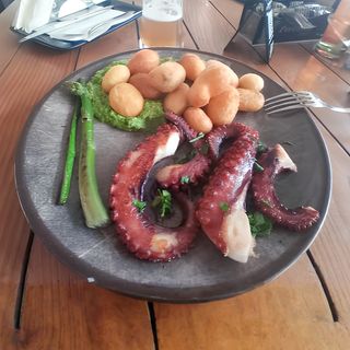 Hobotnica na žaru  220 gr