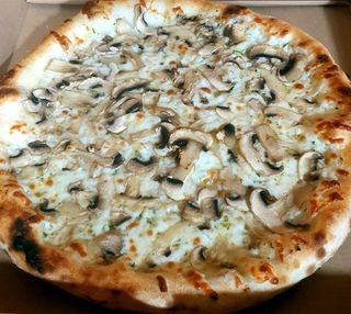 Pizza Garlic Cheese and Mushrooms Ø 30cm