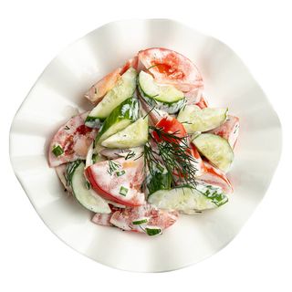 Салат свежий с майонезом