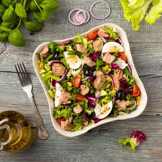 SALATA CU TON SI PATRUNJEL 