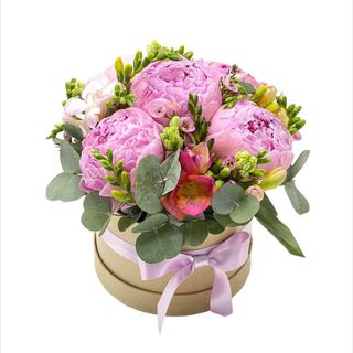 Cutie cu 5 bujori si 4 frezii 