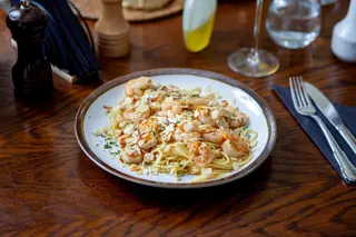 Spaghete cu creveți și migdale