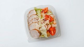 Салат Цезарь с курицей