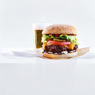 Samourai Burger cu cartofi prajiti