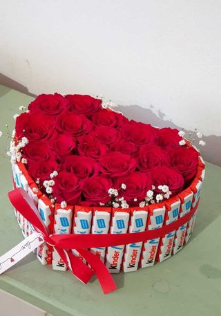 Caja De Rosas Kinder Bueno