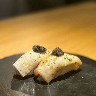 Nigiri pez mantequilla tartufo