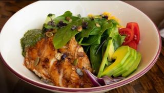 Боул с курицей на гриле