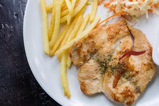 84. Filete De Pollo A La Plancha Con Patatas