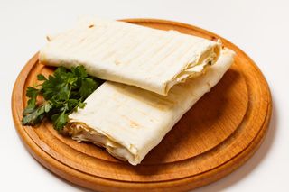 Лаваш з моцарелою та томатами (200г)