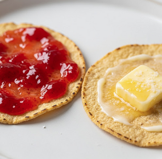 Tostada de mermelada y mantequilla